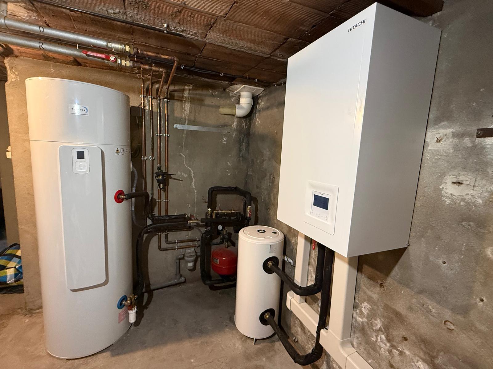 Chauffe-eau thermodynamique Thaleos et module intérieur Hitachi installés par ASD Energie
